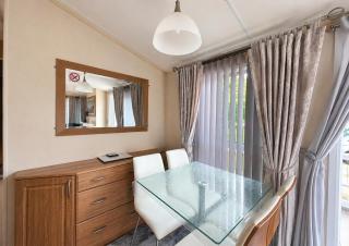 Lovely Caravan With Decking At Stonham Barns Holiday Park Ref 82150Sb - 3