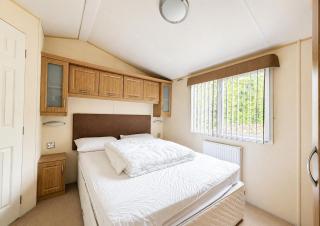 Lovely Caravan With Decking At Stonham Barns Holiday Park Ref 82150Sb - 1