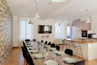 Maisons de Familles Beautiful city home with a pool table foosball table - 2