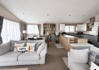 Beautiful 8 Berth Lodge For Hire At Kessingland Beach In Suffolk Ref 90012Td - 2