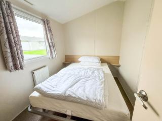 Lovely 8 Berth Caravan At Kessingland Beach, Suffolk Ref 90025Pw - 1