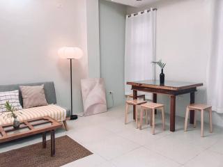 1BR Apartment Beach Getaway Perfect for Couples - 8