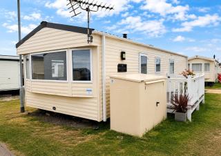 Cosy 6 Berth Caravan With Side Decking At Kessingland Beach, Suffolk Ref 90031Sv - 8