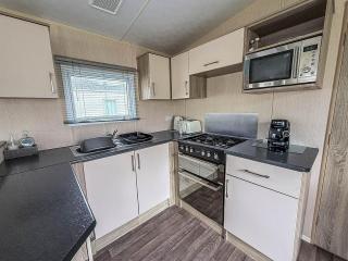 Wonderful Dog-Friendly Caravan At Kessingland Beach In Suffolk Ref 90033Bc - 2