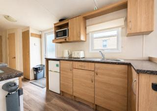 Homely Caravan At Kessingland Beach Holiday Park, Suffolk Ref 90040Bc - 3