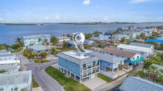Top Floor 3 Bedroom Beach Retreat with Private Deck - 5