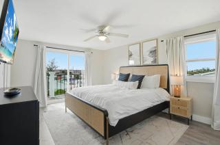 Top Floor 3 Bedroom Beach Retreat with Private Deck - 9