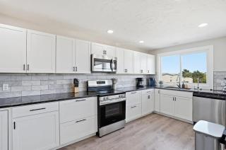 Top Floor 3 Bedroom Beach Retreat with Private Deck - 7