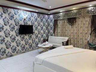 The Red Tree III Premium Guest House - 2