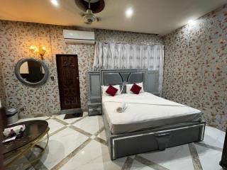 The Red Tree III Premium Guest House - 4