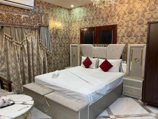 The Red Tree III Premium Guest House - 8