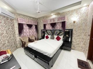 The Red Tree III Premium Guest House - 9