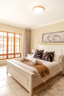 The aMaZe House A luxury Private Villa - 5