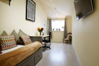 Cosy 1 Bed-Flat with Patio Near Heathrow - 9