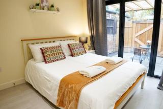 Cosy 1 Bed-Flat with Patio Near Heathrow - 3