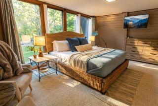 Cozy lakefront Aframe w hot tub & dock - 6