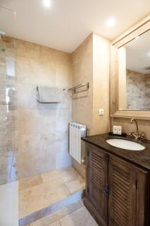 Exceptional country house with pool near Gordes - 4