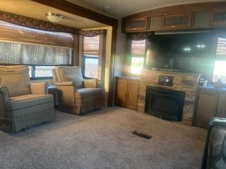 Lakeside Glamper Stay - 8