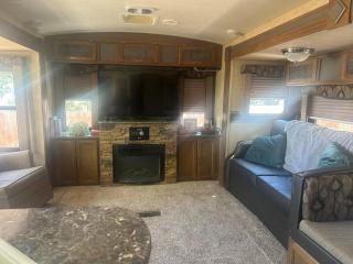 Lakeside Glamper Stay - 2