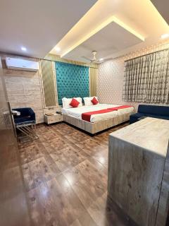 Hotel Orion Sapphire Near park street - 1