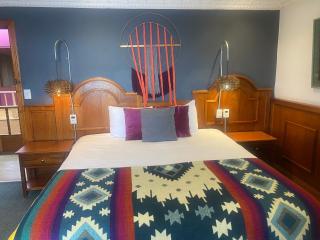 Cavi Rooms 601 - 7