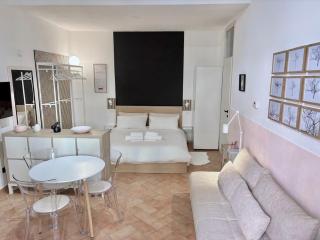 MiniBO Apartment, studio with private courtyard - 0