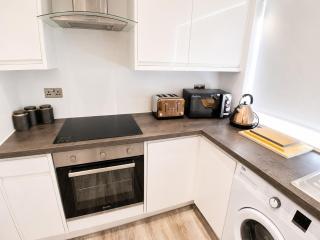 2BR Central Flat, 2 King Beds & Free Parking - 8
