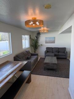 Cute quiet 4 bed 3 bath home by park and shopping - 4