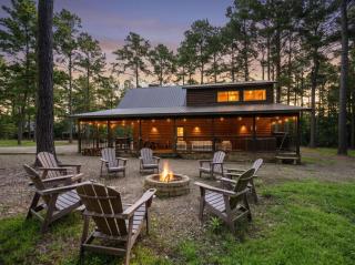 Over Yonder Inn - 0