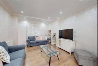 Stylish 2-Bed Garden Apartment, Zone 3, Near Tooting Broadway - 0
