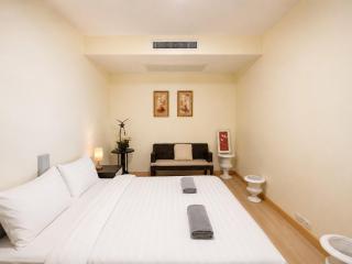 Riverside Condo 1BR Gym and Pool Near IconSiam - 2