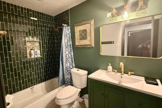 Newly updated Cozy Home with Pool, Patio, BBQ! 5BR - 7