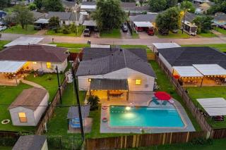 Newly updated Cozy Home with Pool, Patio, BBQ! 5BR - 3