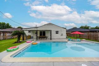 Newly updated Cozy Home with Pool, Patio, BBQ! 5BR - 1