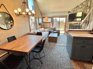 Top Flr Ski-In/Ski-Out Condo | Hot Tub & Pool - 8