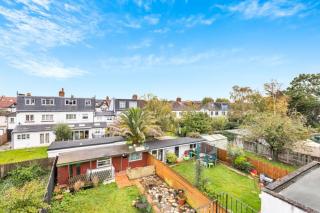 Stylish 2-Bed Garden Apartment, Zone 3, Near Tooting Broadway - 1