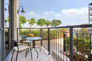 Le Pont Apartment in Port de La Mer with Pool Access, Retreat near the Beach - 0