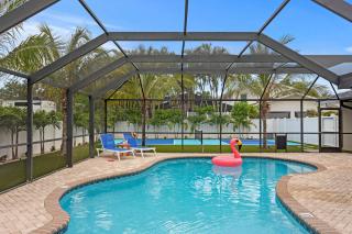 NEW Sunshine Getaway Heated Pool Hot Tub Games Villa - 9