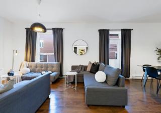 LiV MTL Chic Spacious 4BR Rooftop Suite Near Downtown Montreal - 3