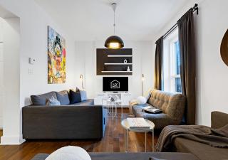LiV MTL Chic Spacious 4BR Rooftop Suite Near Downtown Montreal - 1