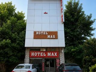 HOTEL MAX - In Budget & Comfortable Rooms - For Corporates, Couples, Families Near HMV, DAV, Grain Market, Workshop Chowk - 9