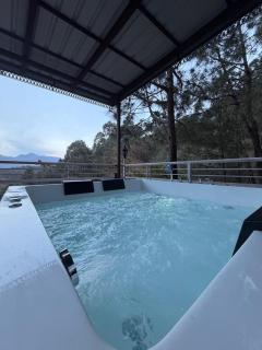 The Maharaja Retreat I Jacuzzi I Vacations l Pet friendly & 3 Bedroom Villa I Family Events I Sky Bonfire I Kasauli By Exotic Stays - 1