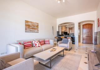 Italian Compound 3BR Townhouse Lagoon-front Terrace & Direct Access, El Gouna - 0