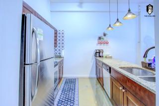 The Stallion #101 - 1BD Modern Loft with Private Patio - Walk to various attractions - 4