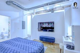 The Stallion #101 - 1BD Modern Loft with Private Patio - Walk to various attractions - 1