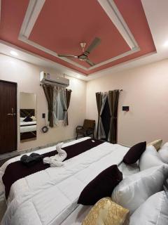 Neeti Homestay Modern AC Room & Pantry - 0