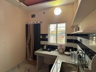 Neeti Homestay Modern AC Room & Pantry - 9