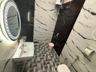 Neeti Homestay Modern AC Room & Pantry - 4