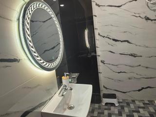 Neeti Homestay Modern AC Room & Pantry - 1