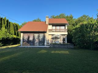 Family Vacation Guesthouse - 9